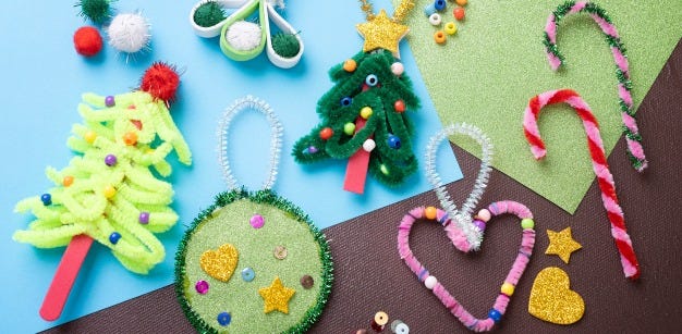 Collagebild - Selbstgemachte Weihnachtsdekoration aus Chenille