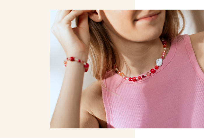 Modell mit Schmuck aus Achaten