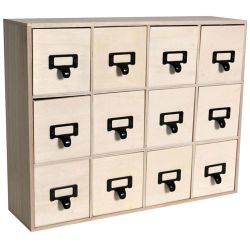 Schubladenschrank aus grobem Holz mit Metallgriffen