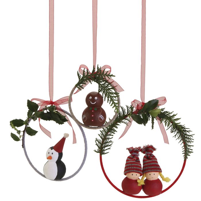 Stimmungsvolle Kränze mit Weihnachtsfiguren