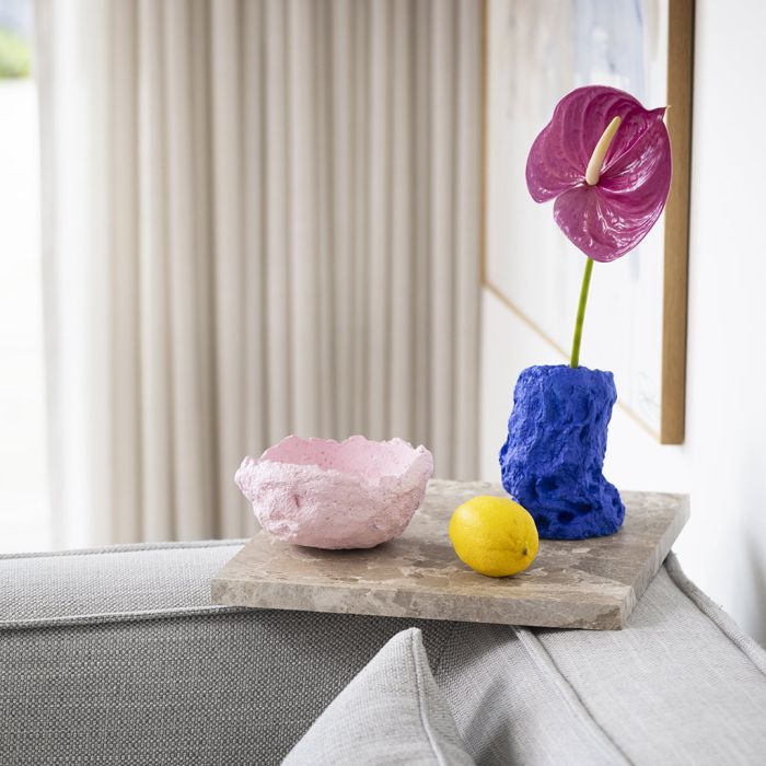 Vase und Schale aus Pappmaschee