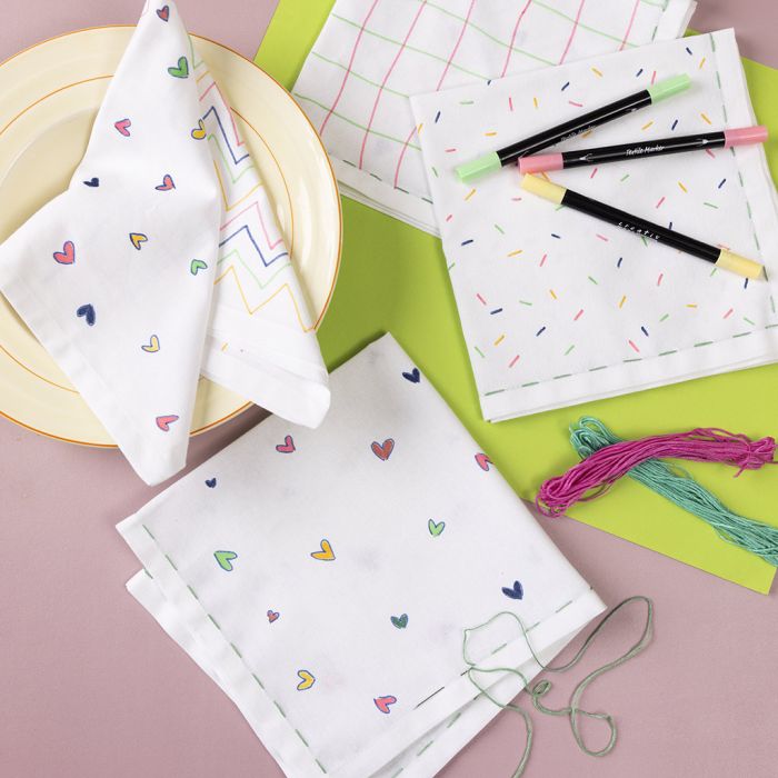 Stoffservietten mit farbenfrohen Designs