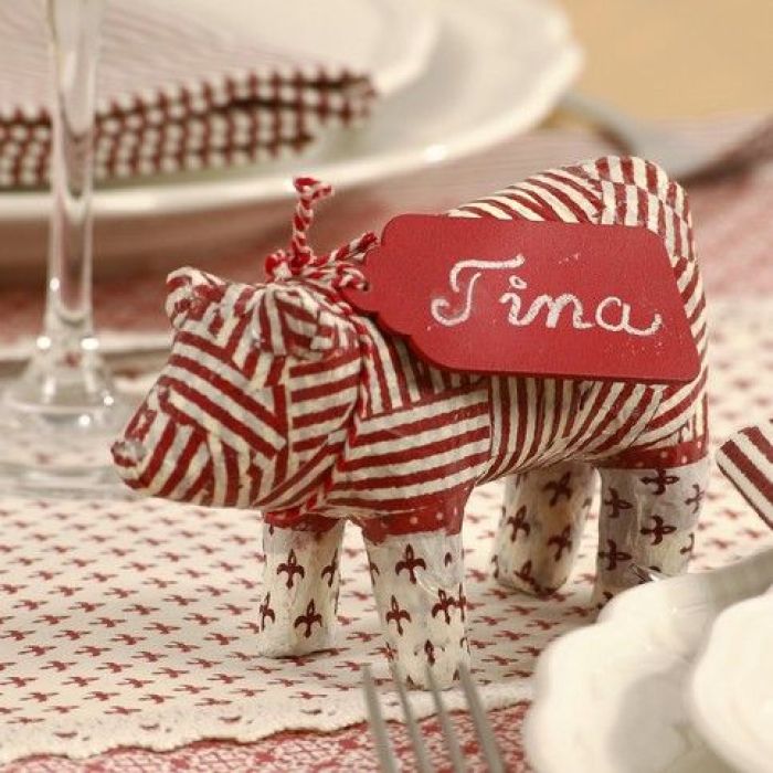 Pappmaché-Weihnachts-Schwein mit Decoupage