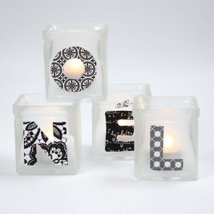 Teelichter mit Frosteffekt und Textdecoupage