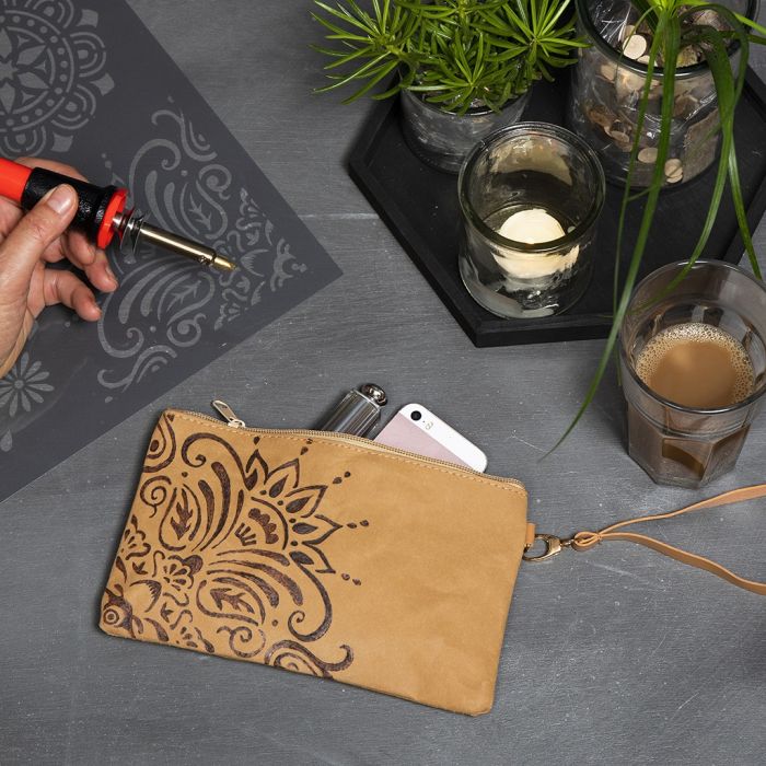 Täschchen aus Kunstlederpapier, verziert mit Ethno-Muster