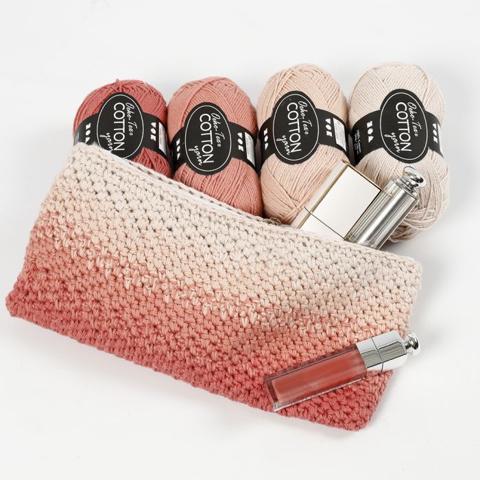 Gehäkeltes Makeup-Täschchen mit schattiertem Farbmuster