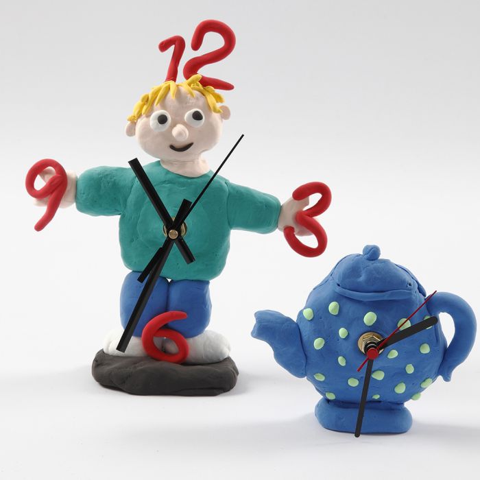 Individuell gestaltete Uhr als Standfigur aus Silk Clay mit einem echten Uhrwerk