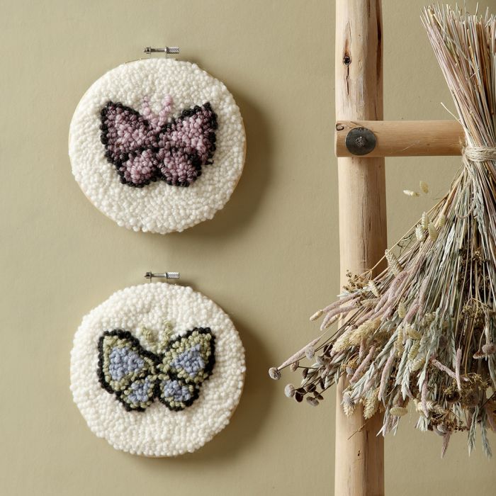 Schmetterling - Stanznadelstickerei im Stickrahmen