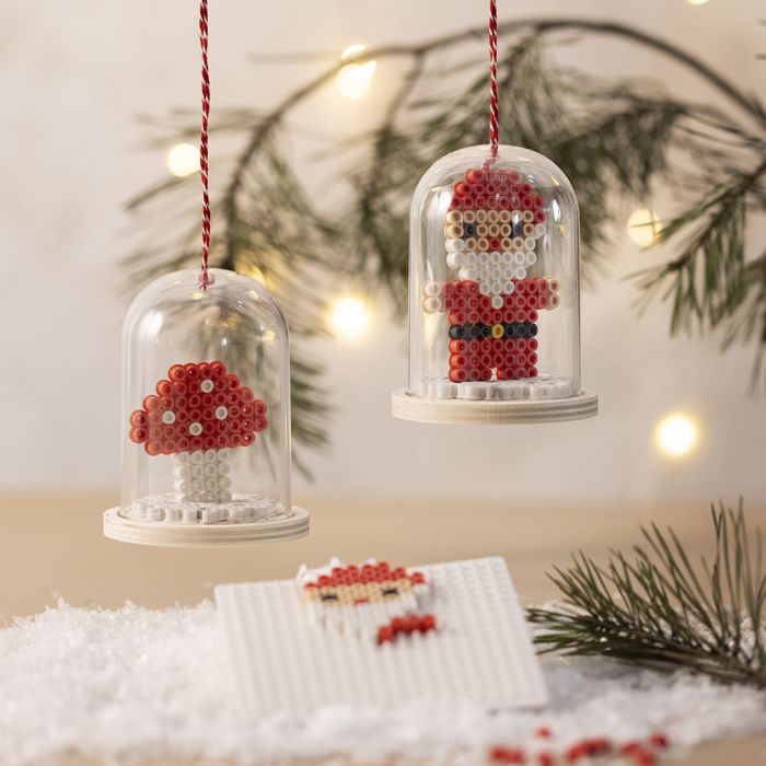 Weihnachtsglocke mit Weihnachtsmann und Pilzen aus BioBeads