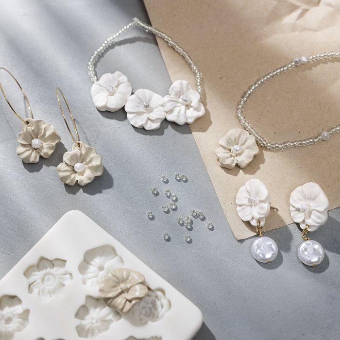 Blumenschmuck aus Schmuckton