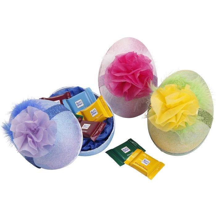 Eier aus Karton, verziert mit hübscher Perlmutteffektfarbe