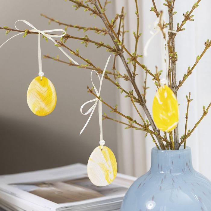 Marmorierte Eier aus feinem Polymerton