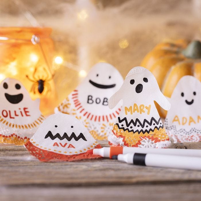 Geisterhafte Halloween-Tischkarten 