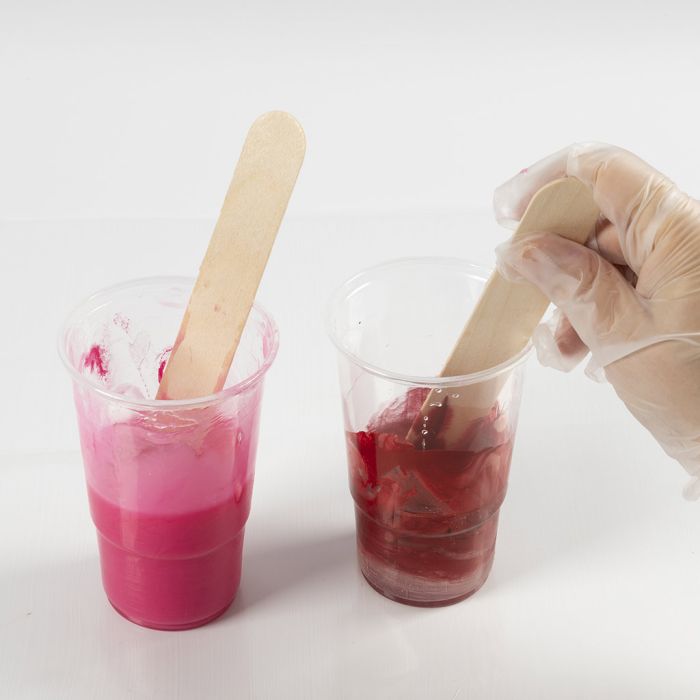 So fügen Sie Farbe zu Harz hinzu