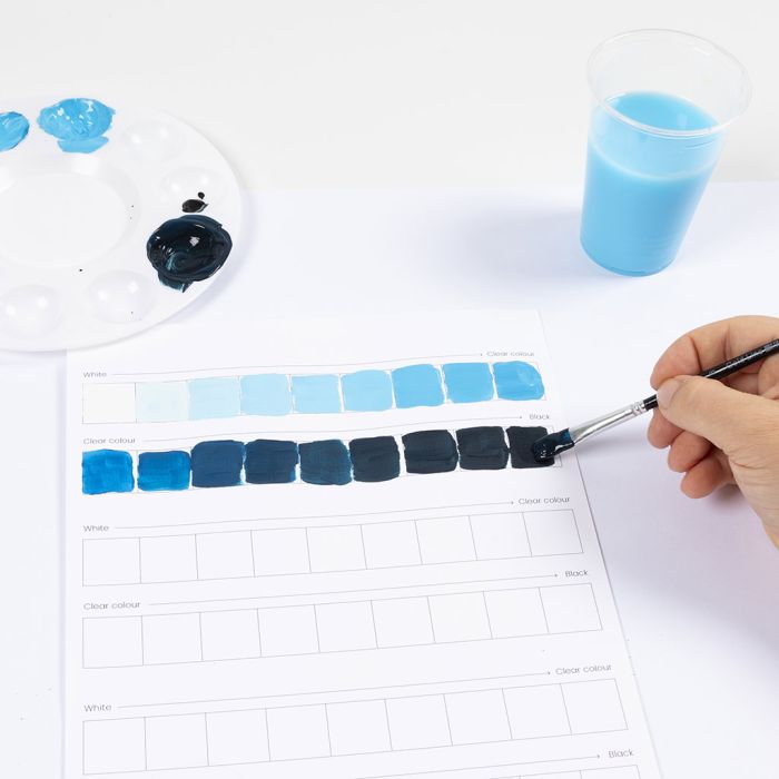 So verwenden Sie Schwarz und Weiß, um den Farbton von Gouachefarben zu ändern