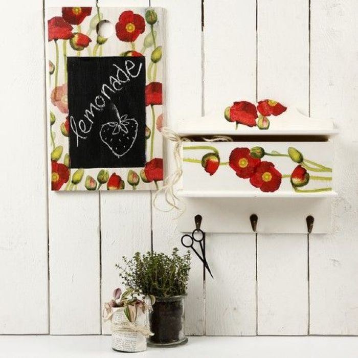 Eine Tafel mit Decoupage