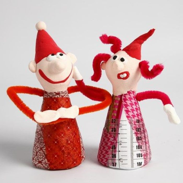 Weihnachtswichtel aus Styroporkegeln mit Decoupage und Silk Clay