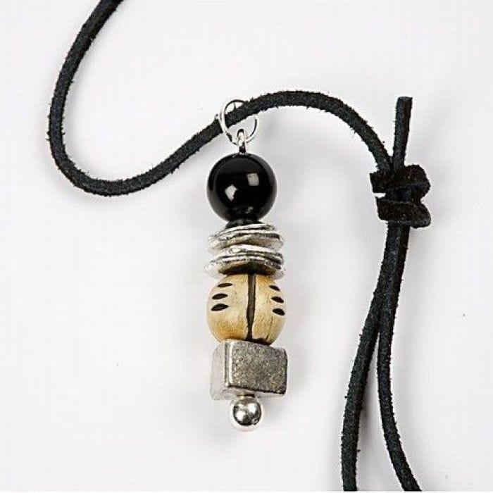 Lederband mit Charms (Anhänger)