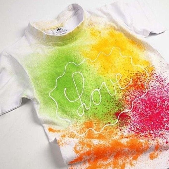 T-Shirt mit Sprühfarbe