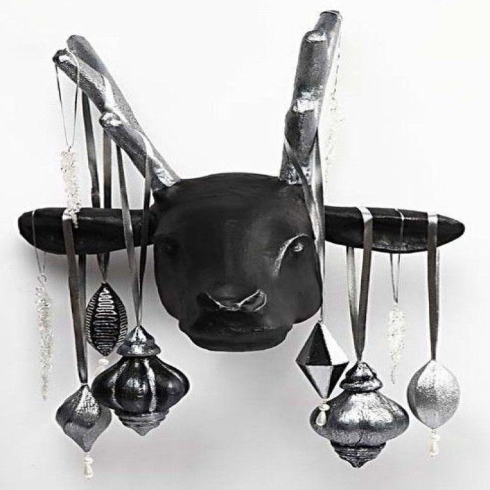 Schwarze oder silberne Weihnachtsdekorationen