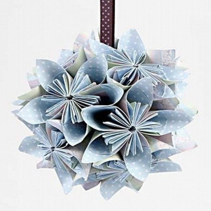 Blumenkugel, gefaltet aus Papier