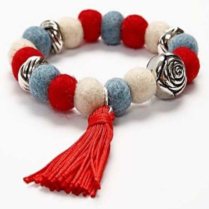 Armband mit Wollperlen