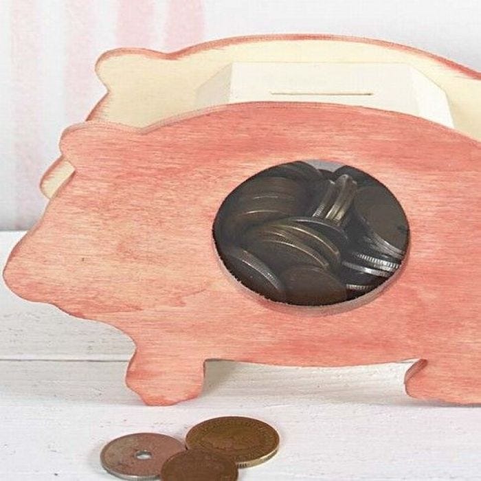 Sparschwein aus gebeiztem Holz