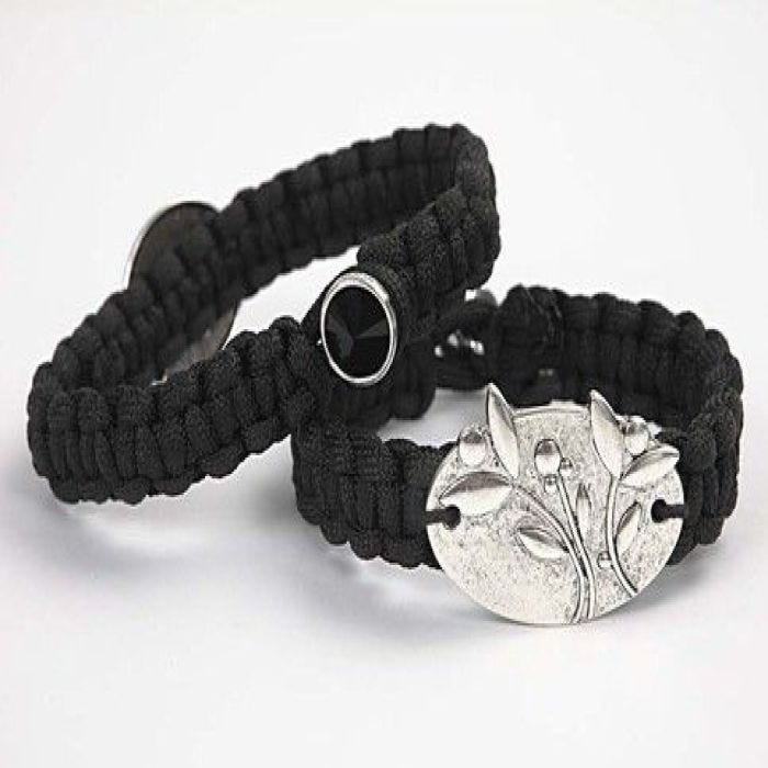 Ein Macramé-Armband
