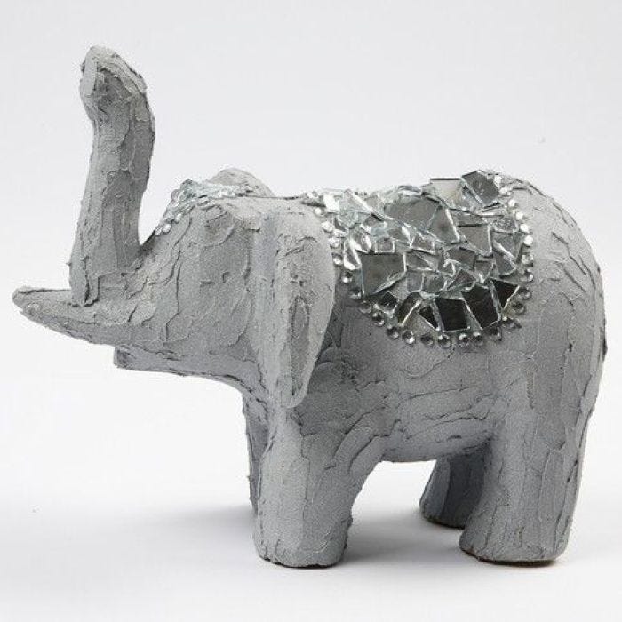 Pappmaché-Elefant dekoriert mit Ferro Effektfarbe