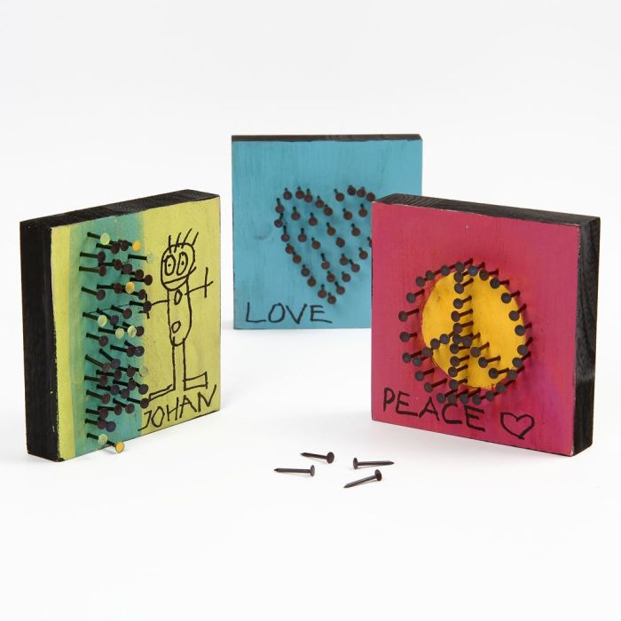 3D-Kunst aus Holz, Farbe und Nägeln