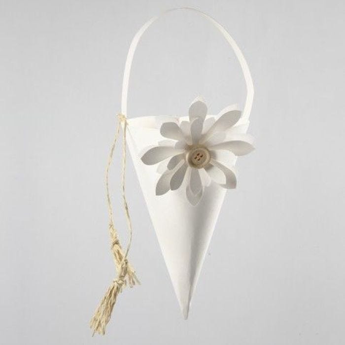 Ein Kegel mit einer Blume