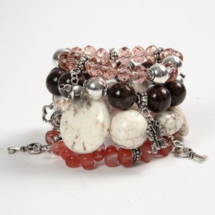 Armbänder mit Stein- und Kristallperlen