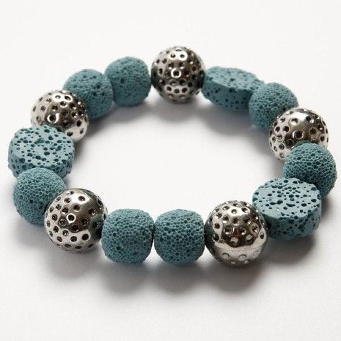 Ein Armband mit Lavaperlen und Silber