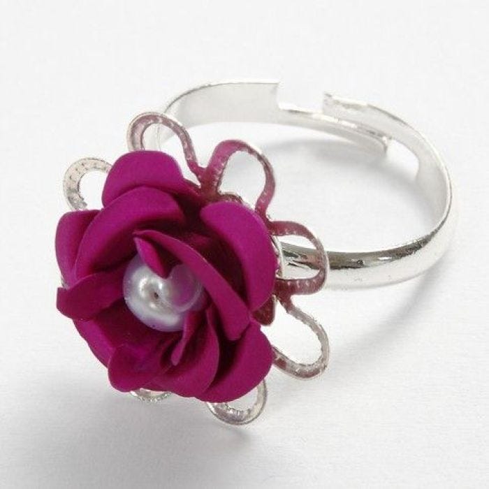 Ein Fingerring mit Rose