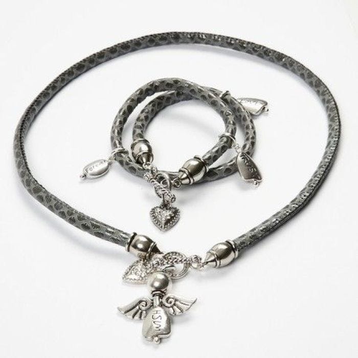 Schmuck mit Schlangen-Schnur