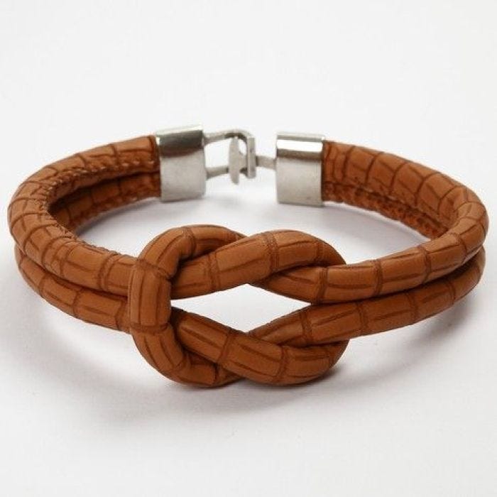 Ein Armband mit einem Knoten