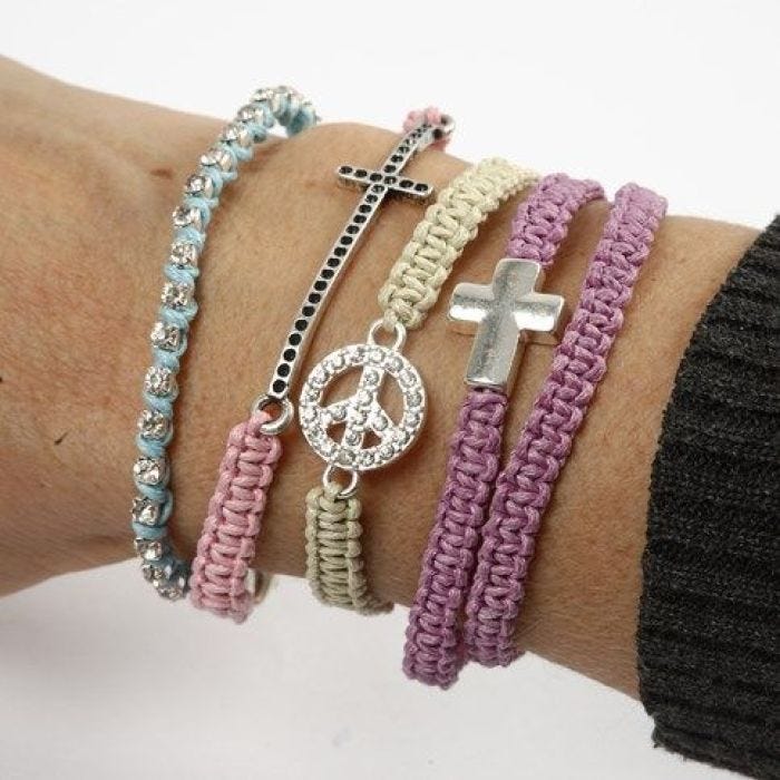 Geflochtenes Armband mit Metallglied (Macramé)