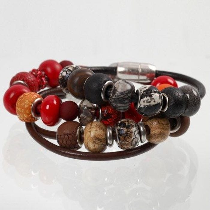 Armband aus Leder mit Ledergliedern und Gliederperlen