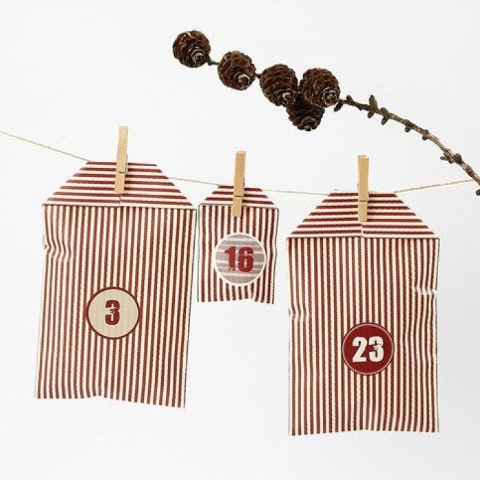 Adventkalender aus Tüten mit Streifen-Design von Vivi Gade