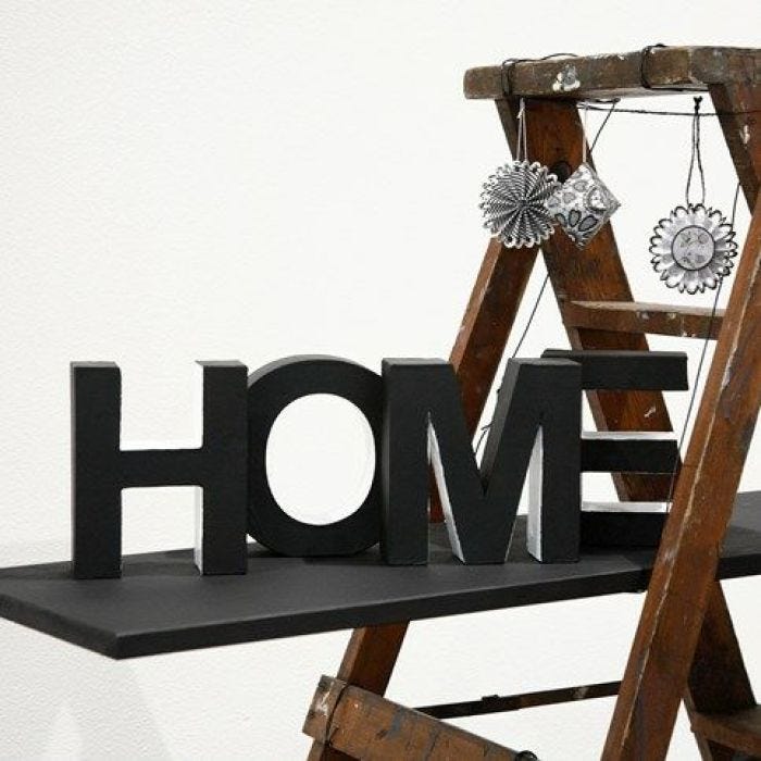 'Home' – bemalte Pappmaché Buchstaben