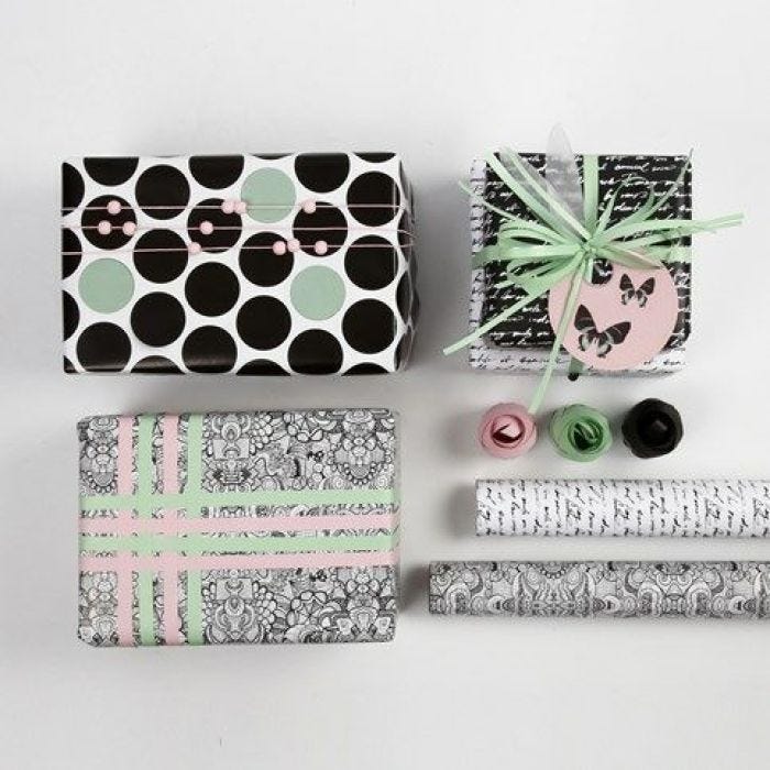 Geschenkverpackungen mit Dekorationen und Papier aus der Vivi Gade Design Serie 'Paris'