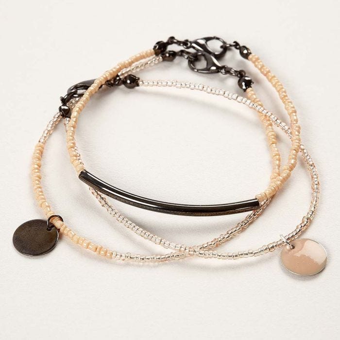 Armbänder aus Rocaille-Perlen mit Anhänger