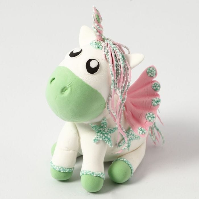 Einhorn mit Flügeln, modelliert aus Silk Clay