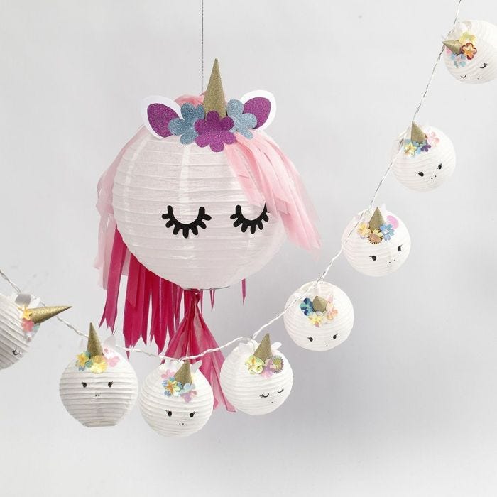 Papier-Lampion und mit Mini-Lampionkette im Einhorn-Look