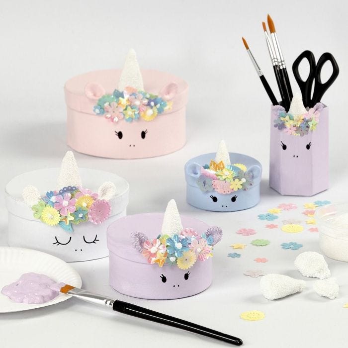 Pappmaché-Boxen im Einhorn-Design, verziert mit Foam Clay