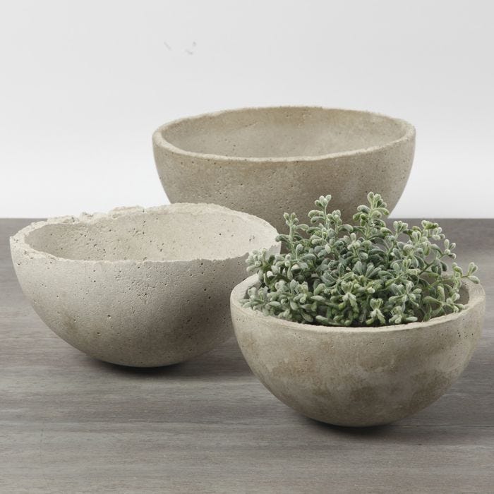 Betonschalen, gegossen in Plastikformen