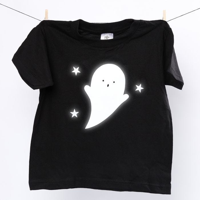 T-Shirt, verziert mit leuchtendem Gespenst