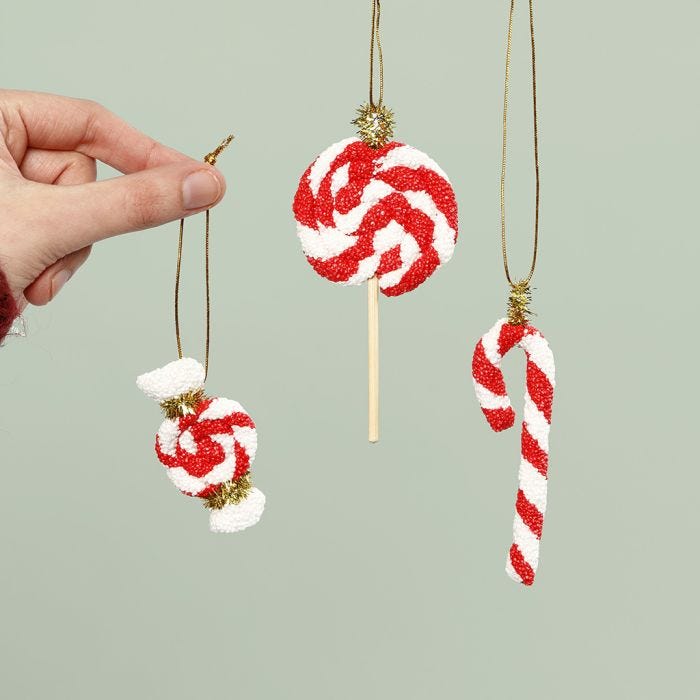 Weihnachtsleckereien als Baumschmuck, gefertigt aus Foam Clay