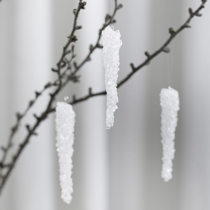 Eiszapfen zum Aufhängen aus Sticky Base und Kunstschnee