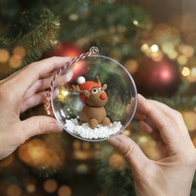 Weihnachtskugeln mit Rentieren aus Silk Clay®
